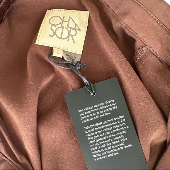 NEW CHASER Satin Popover Blouse Chocolate Brown Pointed Collar Lowcut Size Small - Picture 4 of 4